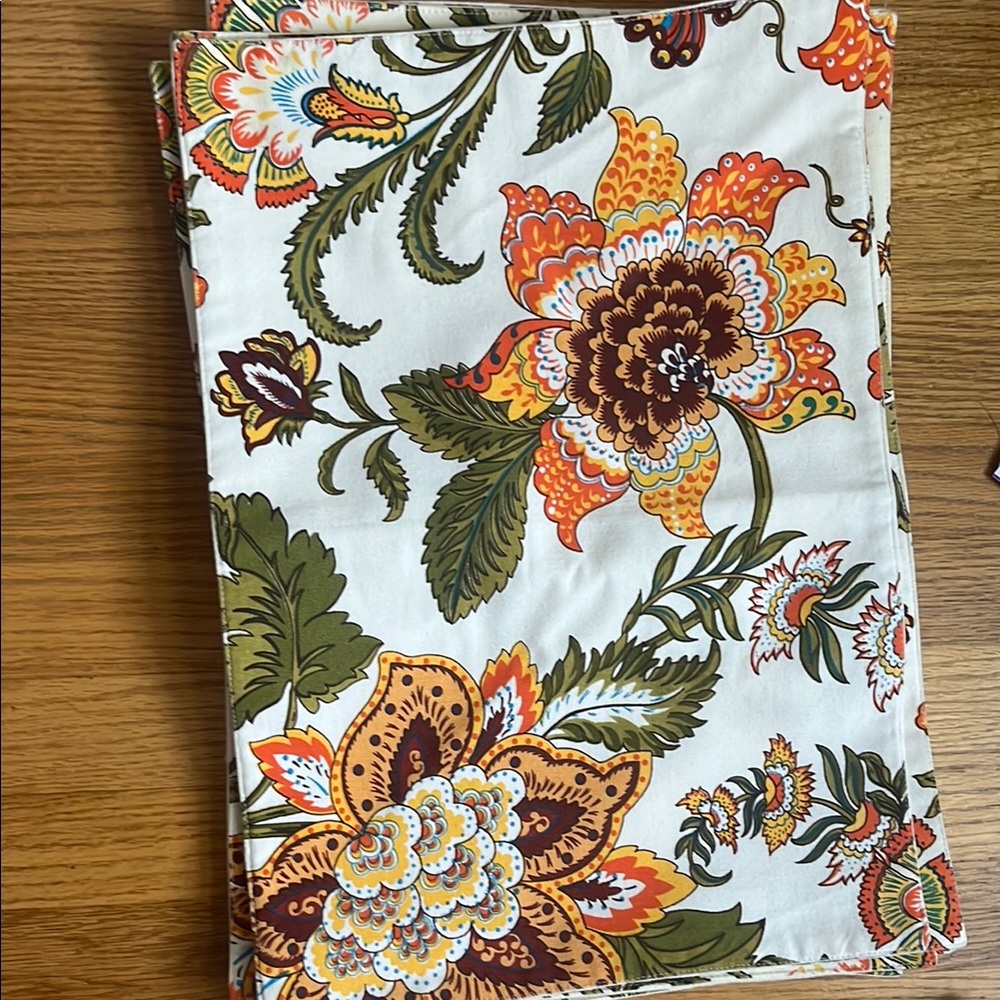 Floral Patterned placemats and napkins